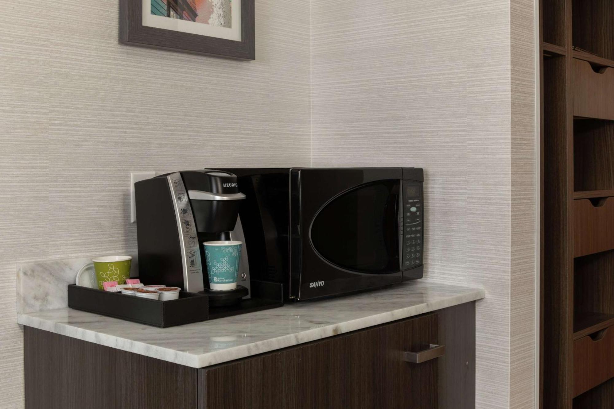 Hilton Garden Inn Freeport Downtown Екстериор снимка