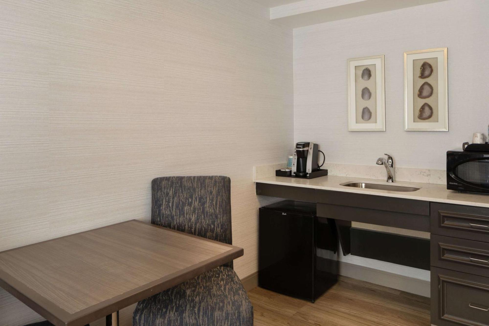 Hilton Garden Inn Freeport Downtown Екстериор снимка