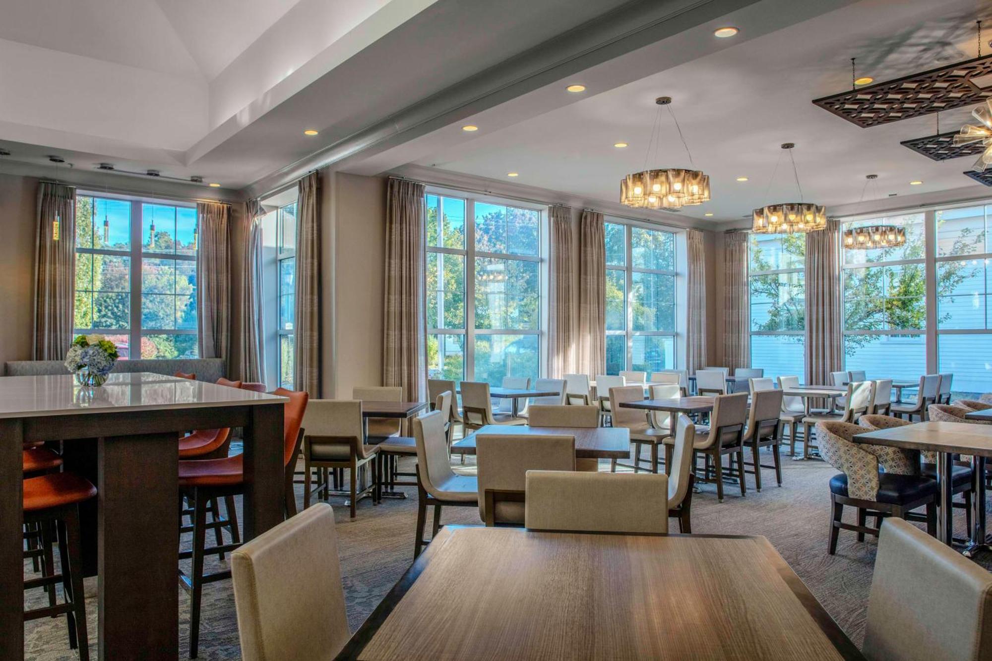 Hilton Garden Inn Freeport Downtown Екстериор снимка